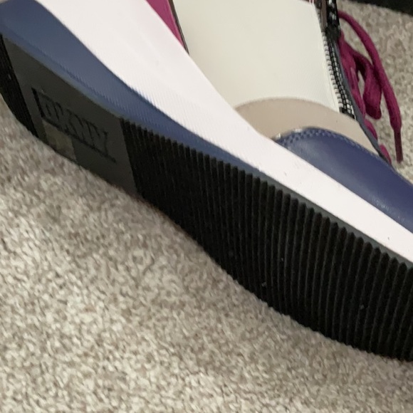 NIB DKNY sports shoes. - Picture 7 of 9